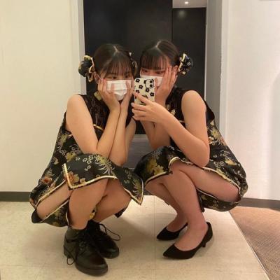 女子高生の姉と女子中学生の妹、チャイナ服を着て自撮りをしてしまう