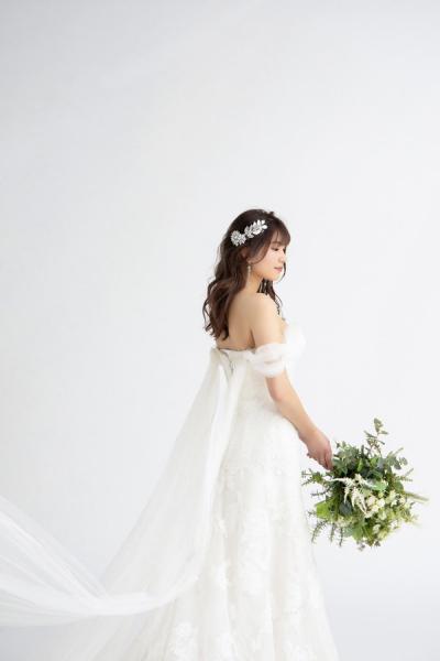 【画像】久松郁実、昨秋に会社経営者と結婚していた…ウェディングドレスで美背中披露