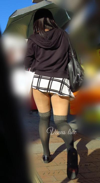 女の子さん、スカート短すぎでパンツが見えてしまう失敗で街中の視線を独占に成功ｗｗｗｗｗｗｗｗｗｗｗｗｗｗ