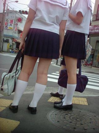 街撮り通学中JKの微エロ画像その299 交差点、信号待ち、スケスケセーラー服。