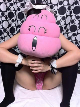【素人画像】メイドコスプレが大好きな10代美少女がエロ画像を自撮り…！！ｗｗｗｗ美乳なおっぱいを手ぶらする美少女コスプレイヤー…！！ｗｗｗ