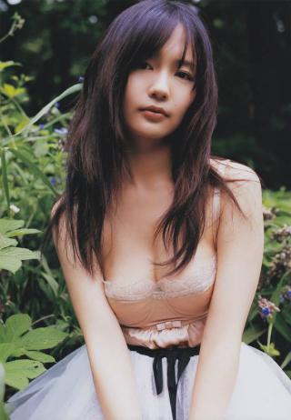 中村ゆり　女優のセミヌードがエロい画像30枚