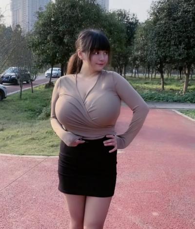 【画像】中国のSNSで巨乳女探すのが楽しい
