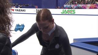 ＮＨＫ杯女子フィギュア選手の胸の谷間チラリ画像