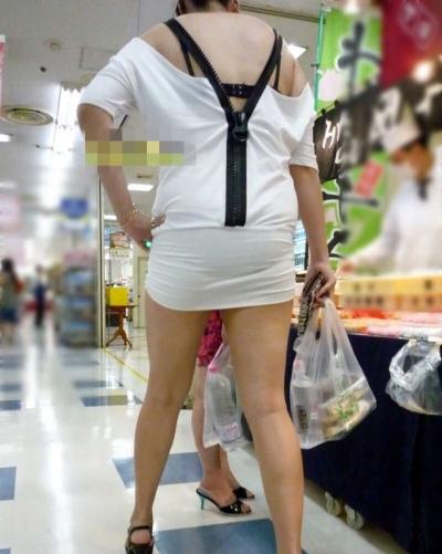 暑いからって背中晒しすぎｗｗ背中パックリな素人の街撮り画像…夏服で丸出しにされた背中ってなんだかエロい。【32枚】