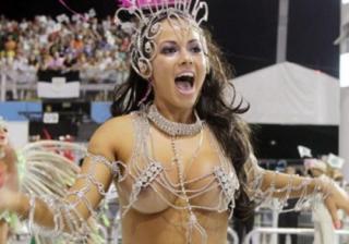 本場リオのカーニバルでサンバを踊る女性がおっぱい丸見えだったｗｗｗｗｗｗ