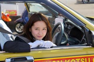 【画像あり】美人過ぎるタクシー運転手・生田佳那さん（２５歳）