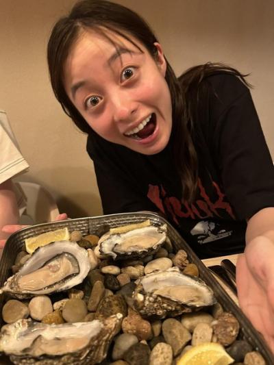 【画像】橋本環奈「おいお前、牡蠣買ってきたから今日はいっぱい飲むぞ！」（；´ん`）「は、はい」