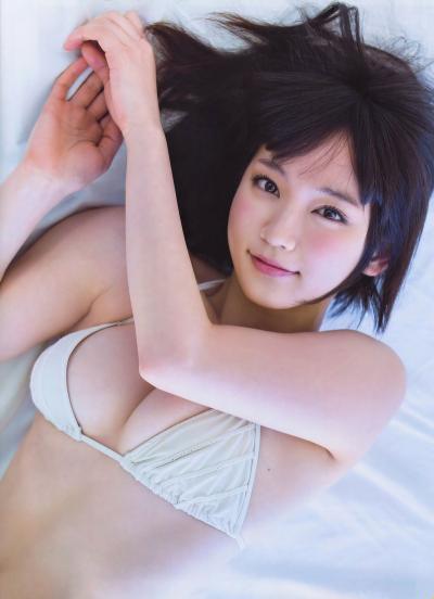 芸能人吉岡里帆のEカップおっぱいポロリ透け乳首のエロ画像