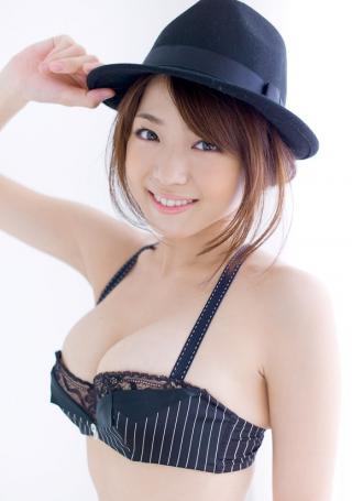 中村静香　Fカップ巨乳女優のエロ画像30枚