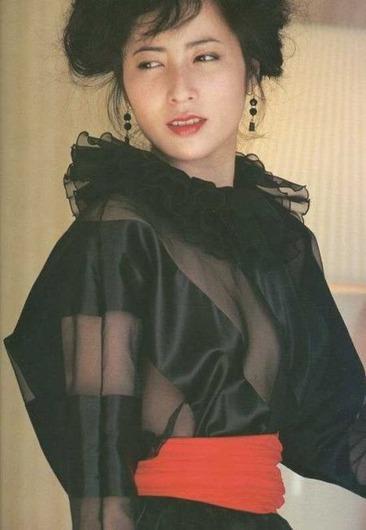 岡江久美子・今でもセクシーな熟女セミヌード画像・コロナで死去