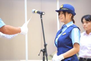 身長148cm・Hカップの和地つかさちゃんが一日警察署長　おっぱいでかすぎ！