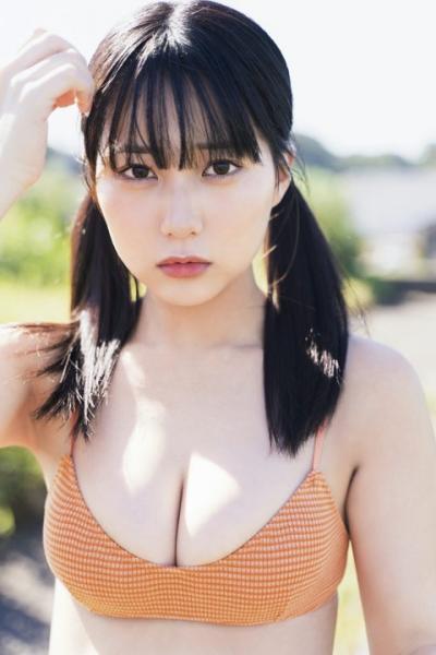 【朗報】HKT48・田中美久のグラビア画像のサイズがデカ過ぎて色々と見えまくる