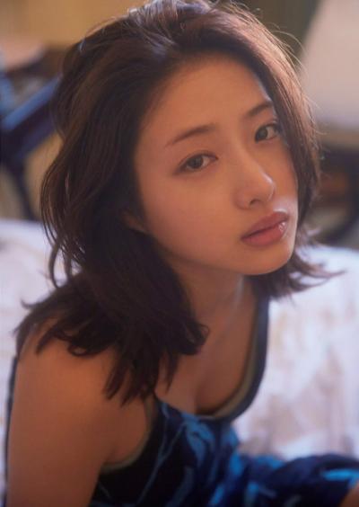 石原さとみ 国民的女優の貴重な胸チラ 33枚