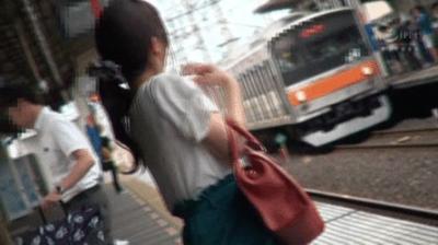 【エロGIF】女子●生に痴かんされた人妻が電車内で盛大にお漏らし…恥ずかしい姿を撮られメス堕ちするペニバンレズレ●プｗｗ