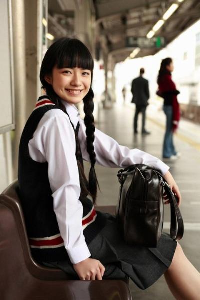 小島藤子 ぐぅかわ美少女の制服コスプレ画像17枚！
