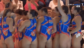 【水球 女子動画】マンコ見えそうなデカ尻に食い込む女子水球チームのユニホームがエロ過ぎて日本では放送出来ない件ですがｗｗ