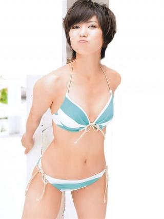 AKB48の宮澤佐江がむっちり体系を披露してるエロ画像