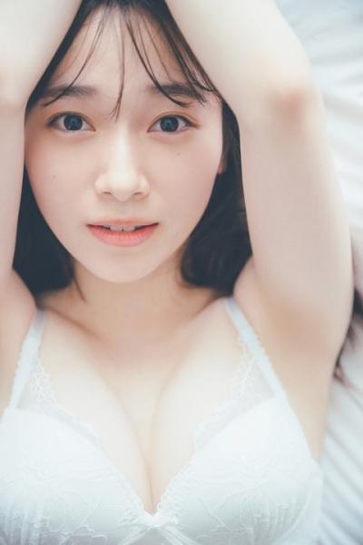 「国宝級美少女」守屋麗奈（22）が美しい！白いランジェリーショット公開　透明感に吸い込まれてしまう