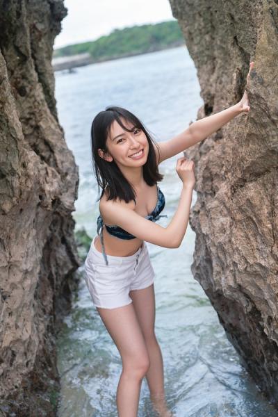 【画像】日向坂46・金村美玖(20)、写真集で水着姿を初公開「気合いで海に入りました！」