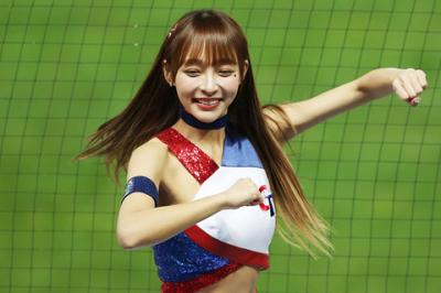 ミニスカ、へそ出し大熱狂は「クレイジー」　奇跡のチアに米驚嘆「台湾野球の象徴」