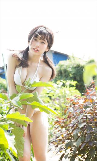 下乳が見えちゃう!!Eカップの奥津マリリのビキニ姿有能すぎ(//∀//)ﾓｪ!!ｗｗ×45P