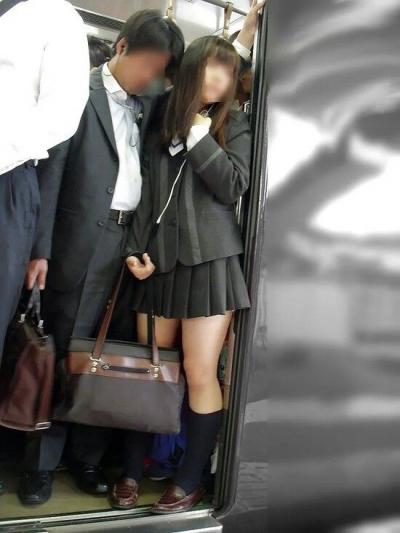 電車内でJKの下着に手を入れ痴漢　さらに駅の多目的トイレに連れ込み性的暴行　会社員の男(56)逮捕