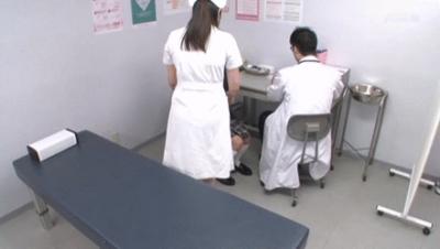 看護婦さんに取り押さえられ医者にチンポ挿入されてしまう女子高生…恐怖の中出し内科検診GIF画像