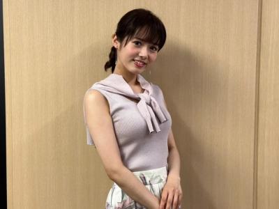 谷尻萌アナ、お尻の形まるわかりのニットワンピが激シコたまらん