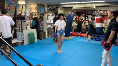 【画像】女子中学生(13)「私キックボクシングやってるから強いよ(ｼｭｯｼｭｯ」