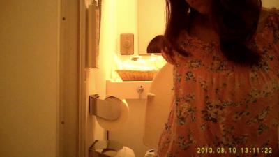 【洋式トイレ盗撮】家庭内の洋式トイレで下痢する可愛い女の子