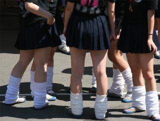 街撮り通学中JKの微エロ画像その264 股下ほぼゼロセンチなミニスカ制服娘とかどういうこと？