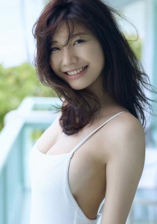 今日本で一番水着が似合う女の子 小倉優香（19）のおっぱいは「ハリがハンパ無い」！