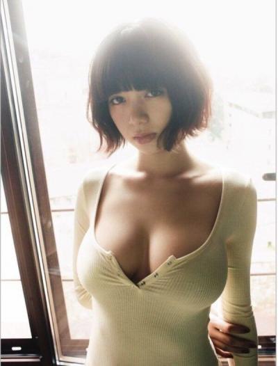 【モデル】池田エライザ（２３）、ドスケベ衣装で歌番組に出演し腋も見せまくってしまうw