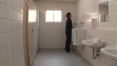 【エロGIF】男子トイレの個室にブルマの少女が縛られて放置されてたら！？おしっこしたてのチンポ咥えさせやっちゃうだろｗｗｗ