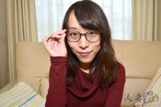 他人と中出しセックスするのが大好きな細みの眼鏡奥様　横橋梓美さん　21歳