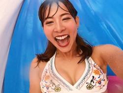 朝日放送で人妻の阪本智子レポーターが寄せ上げ白水着でまんぐりハプニング