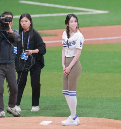 韓国女優のチョン・ジョンソ、大谷出場試合でセクシーすぎる始球式