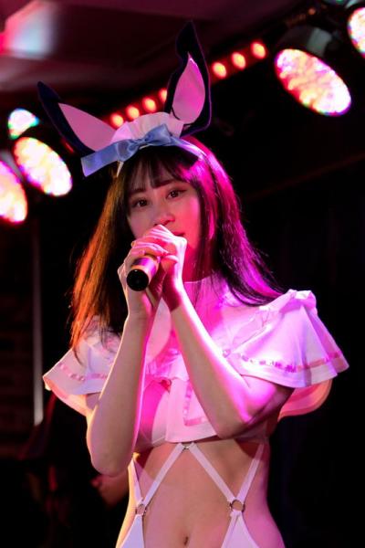 有吉ジャポンに出演した日本ローライズ協会女子・なるみれい、ピンクに染まった色白美肌を限界ギリギリ露出させてるｗｗ