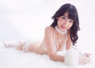 AKB48柏木由紀の大胆なグラビア画像