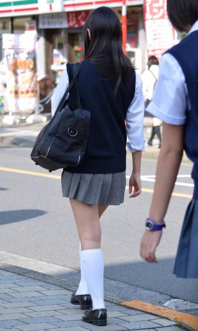 【画像】春休みで大好きな制服女子高生が見れなくて引きこもり奴ｗｗ