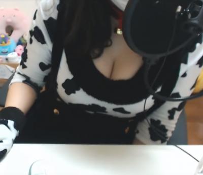 爆乳KカップYoutuber、バカナンス日南ちゃんがあざと乳牛可愛い