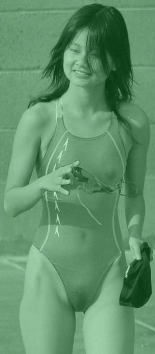 競泳水着jkの薄めまん毛と乳首の赤外線盗撮エロ画像