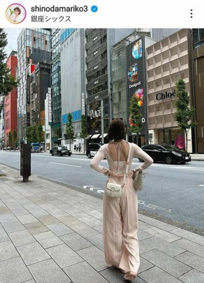「こんな綺麗な人が歩いていたら目立つ」「二度見しちゃう」篠田麻里子、背中パックリの大胆私服が反響