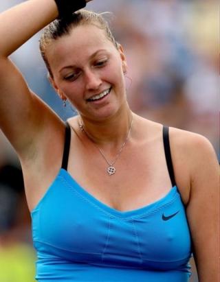 【GIF有り海外の女子テニスプレーヤー画像】～金髪外国人がノーブラで試合中に透け乳首！