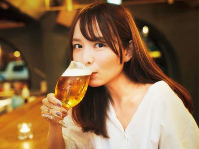 【画像】初デートでビールを一気飲みする女ｗｗｗ