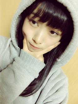 細い肩幅のほっそり少女ボディが魅力！欅坂46・原田葵ちゃんのオフショ画像！