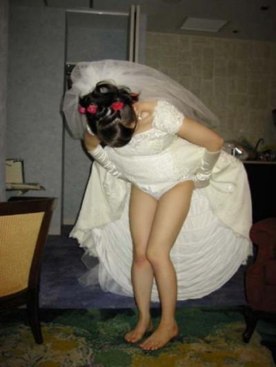 結婚式が花嫁や出席者のパンチラ・胸チラ撮り放題だった件