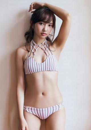 【ふたりきり。今にも、鼓動が聞こえそうな距離に】女優・小宮有紗(23)のヤングアニマル水着画像