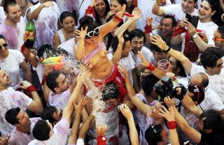 スペインの乳追い祭り、サン・フェルミン祭のおっぱいエロ画像www【牛追い祭り・海外・白人・イベント・旅行・乳首・乳輪・露出狂・痴漢・naked・girl・nude・Spanish・bull-running festival・Fiesta de San Fermín】